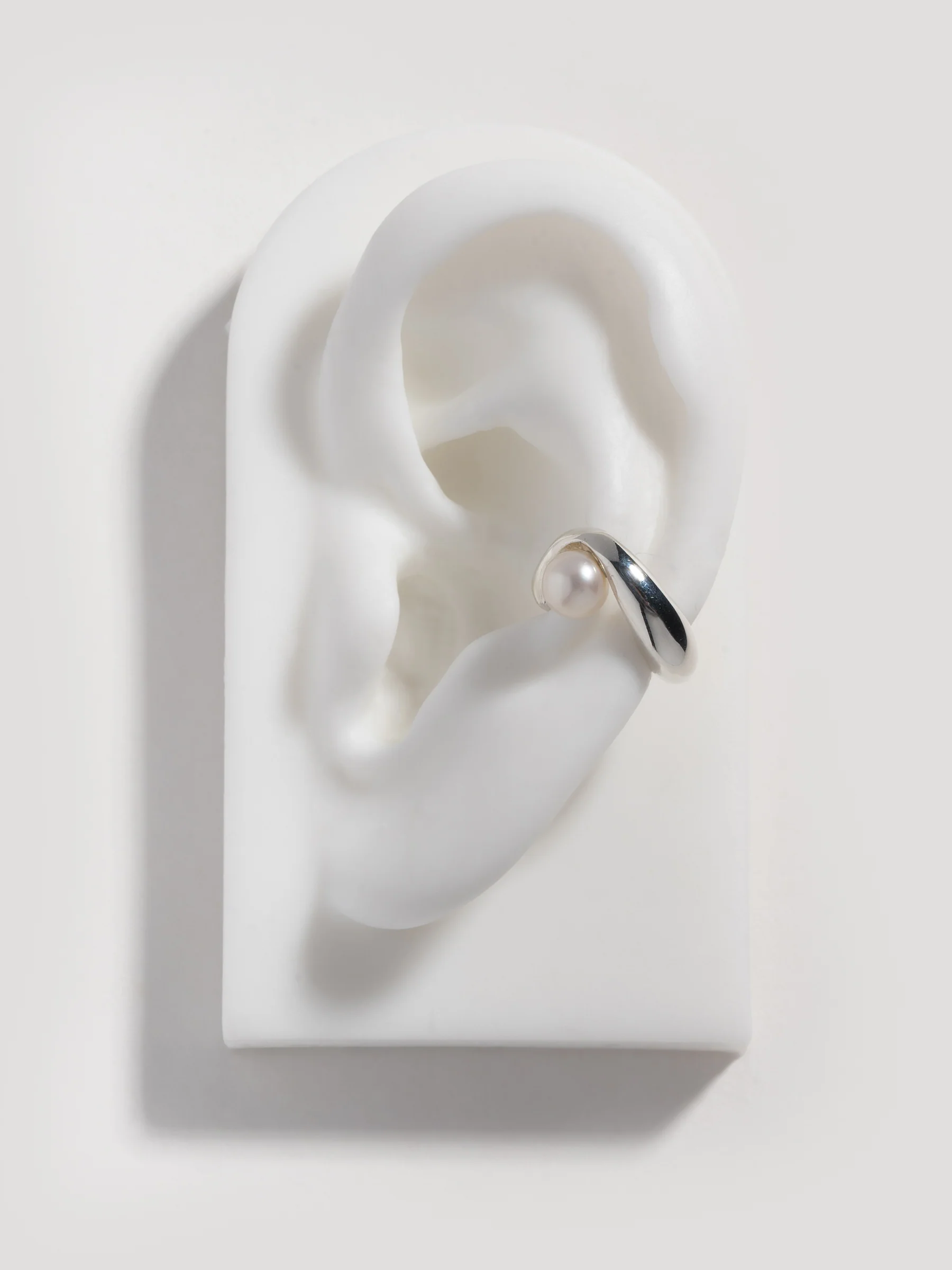 VERO PERLA EAR CUFF - Image 3