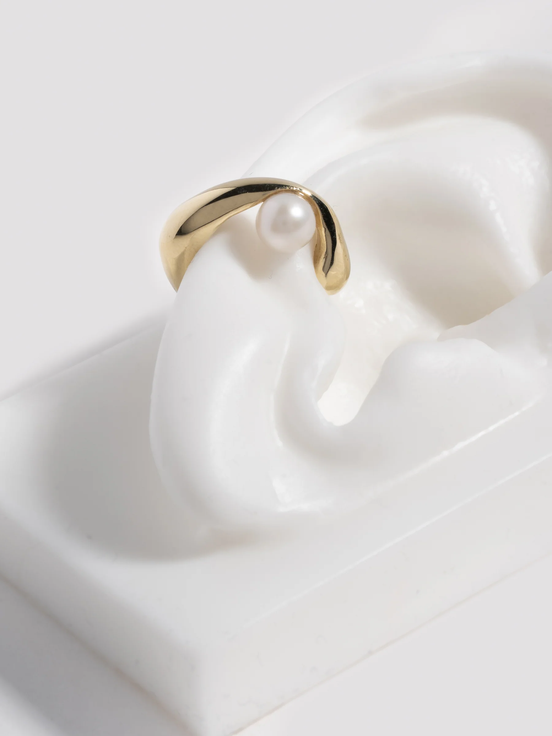 VERO PERLA EAR CUFF - Image 4